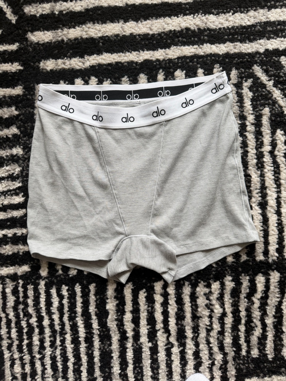 ALO Yoga Icon Ribbed Boyshort - Picture 2 of 4